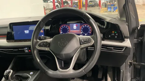 VOLKSWAGEN GOLF 1.5 TSI Life