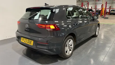 VOLKSWAGEN GOLF 1.5 TSI Life