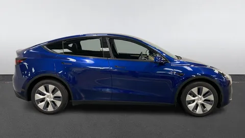 TESLA MODEL Y RWD Auto