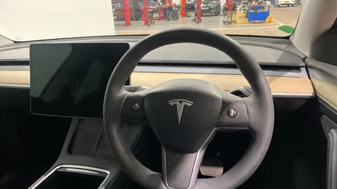 TESLA MODEL Y RWD Auto