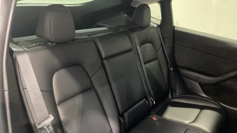 TESLA MODEL Y RWD Auto