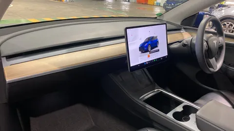 TESLA MODEL Y RWD Auto