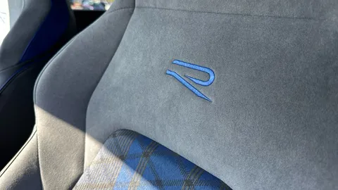 Volkswagen Golf 2.0 TSI 320 R 4Motion DSG