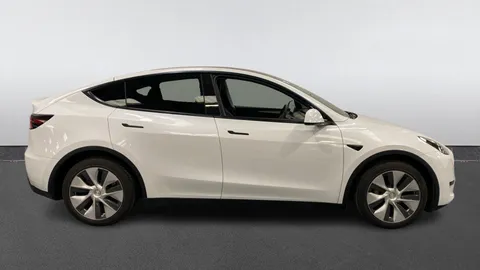 TESLA MODEL Y RWD Auto