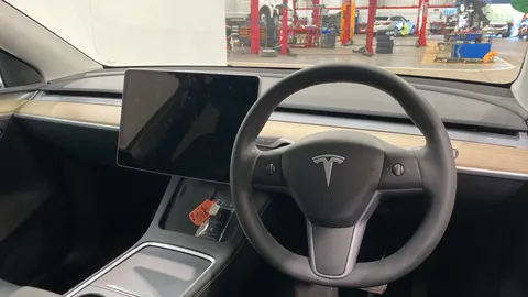 TESLA MODEL Y RWD Auto