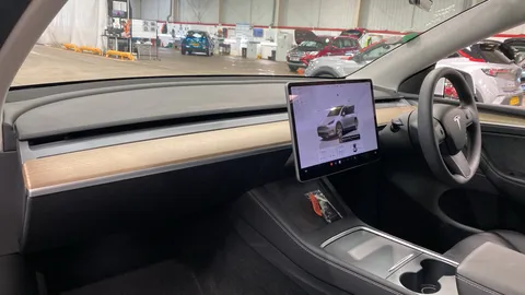 TESLA MODEL Y RWD Auto