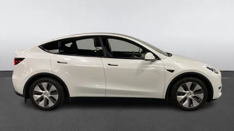 TESLA MODEL Y RWD Auto