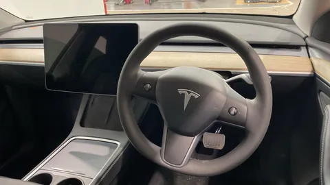 TESLA MODEL Y RWD Auto