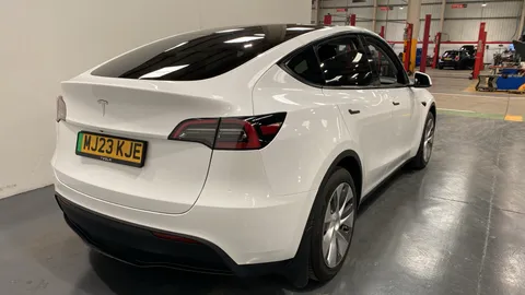 TESLA MODEL Y RWD Auto