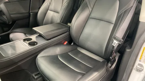 TESLA MODEL Y RWD Auto