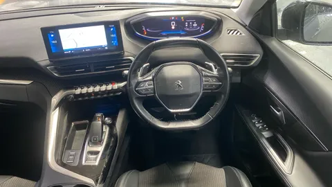 Peugeot 5008 1.2 PureTech Allure EAT8