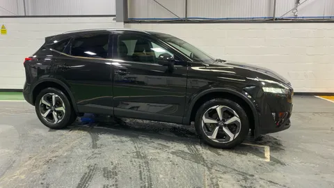 NISSAN QASHQAI 1.3 DiG-T MH 158 N-Connecta [Glass Rf] Xtronic