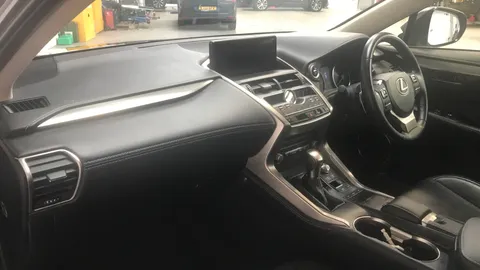 LEXUS NX 300h 2.5 CVT [Premium Pack]