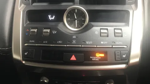 LEXUS NX 300h 2.5 CVT [Premium Pack]