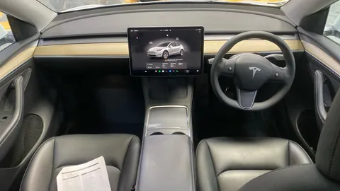 TESLA MODEL Y RWD Auto