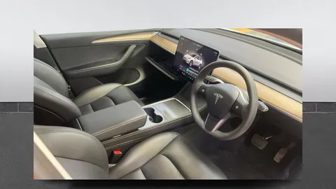 TESLA MODEL Y RWD Auto