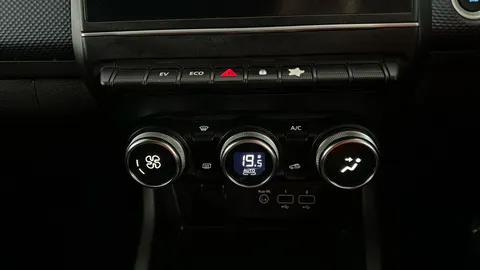 Renault Arkana 1.6 E-TECH Hybrid 145 Iconic 5dr Auto