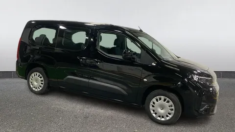 Vauxhall Combo Life 100kW Design XL 52kWh Auto [7 Seat]