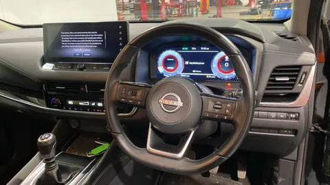 Nissan Qashqai 1.3 DiG-T MH N-Connecta 5dr