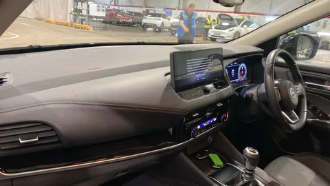 Nissan Qashqai 1.3 DiG-T MH N-Connecta 5dr