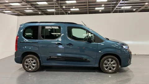 VAUXHALL COMBO LIFE 100kW Ultimate 52kWh Auto