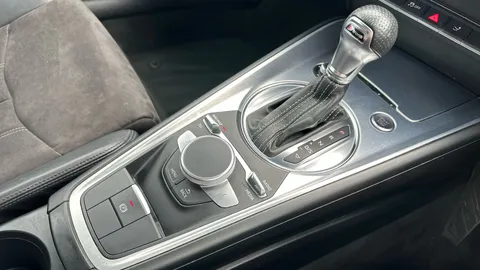 AUDI TT 2.0T FSI Quattro Black Edition S Tronic