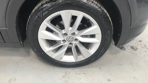 VOLKSWAGEN T-CROSS 1.0 TSI SE