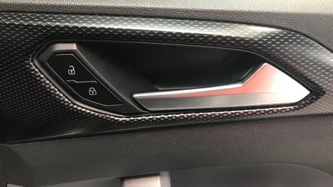 VOLKSWAGEN T-CROSS 1.0 TSI SE