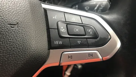 VOLKSWAGEN T-CROSS 1.0 TSI SE