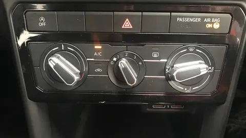 VOLKSWAGEN T-CROSS 1.0 TSI SE