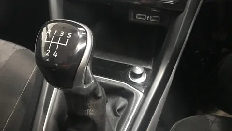 VOLKSWAGEN T-CROSS 1.0 TSI SE