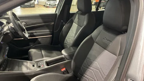 JEEP AVENGER 1.2 e-Hybrid Summit DCT