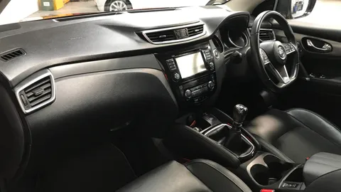 NISSAN QASHQAI 1.2 DiG-T Tekna