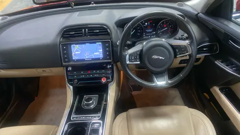 JAGUAR XE 2.0 Ingenium Prestige Auto