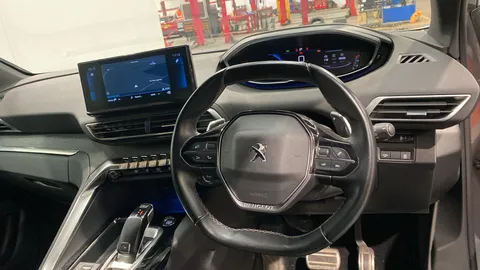 PEUGEOT 3008 1.5 BlueHDi Allure Premium+ EAT8