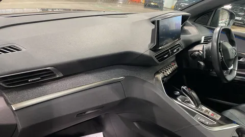 PEUGEOT 3008 1.5 BlueHDi Allure Premium+ EAT8