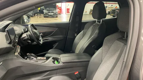 PEUGEOT 3008 1.5 BlueHDi Allure Premium+ EAT8