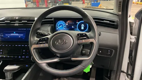 HYUNDAI TUCSON 1.6 TGDi 48V MHD SE Connect 2WD DCT