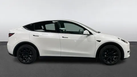 TESLA MODEL Y RWD Auto