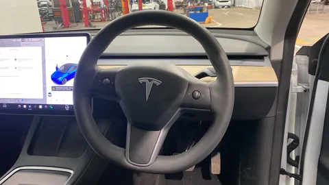 TESLA MODEL Y RWD Auto