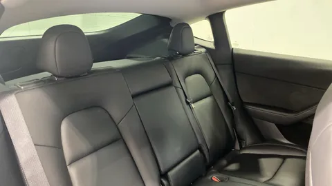 TESLA MODEL Y RWD Auto