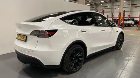 TESLA MODEL Y RWD Auto