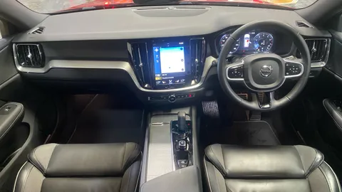 VOLVO V60 2.0 B3P R DESIGN Auto [7 speed]