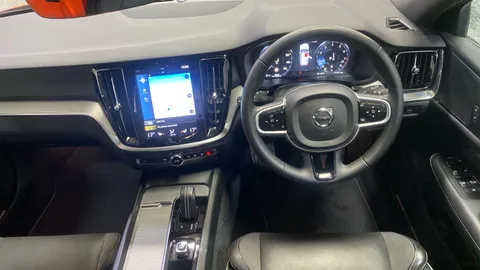 VOLVO V60 2.0 B3P R DESIGN Auto [7 speed]