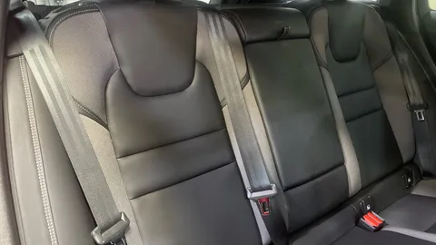 VOLVO V60 2.0 B3P R DESIGN Auto [7 speed]