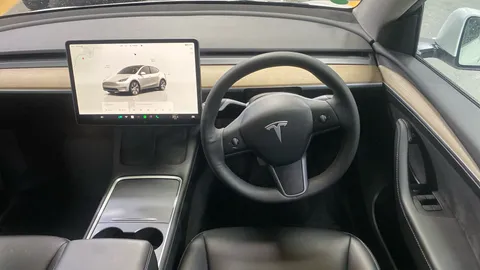 TESLA MODEL Y Long Range AWD Auto