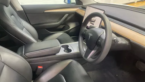 TESLA MODEL 3 RWD Auto