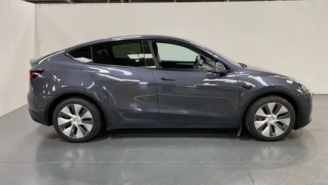 TESLA MODEL Y RWD Auto