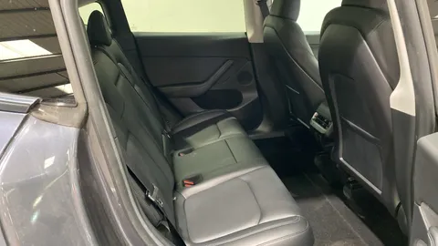 TESLA MODEL Y RWD Auto