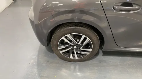 PEUGEOT 208 1.2 PureTech 130 Allure Premium + EAT8